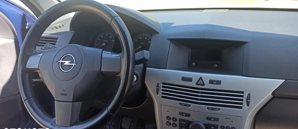 Opel Astra cena 14800 przebieg: 123000, rok produkcji 2009 z Gdynia małe 781
